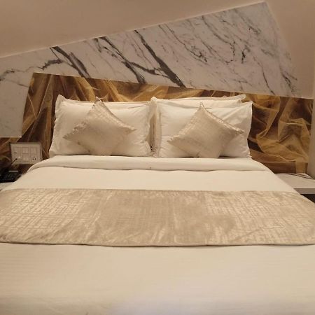 Mannars Deluxe Lodge Mysore Bagian luar foto