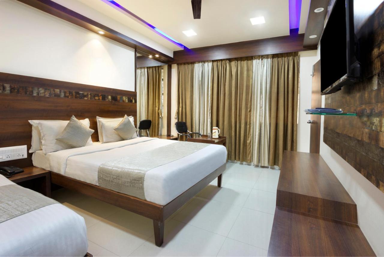 Mannars Deluxe Lodge Mysore Bagian luar foto