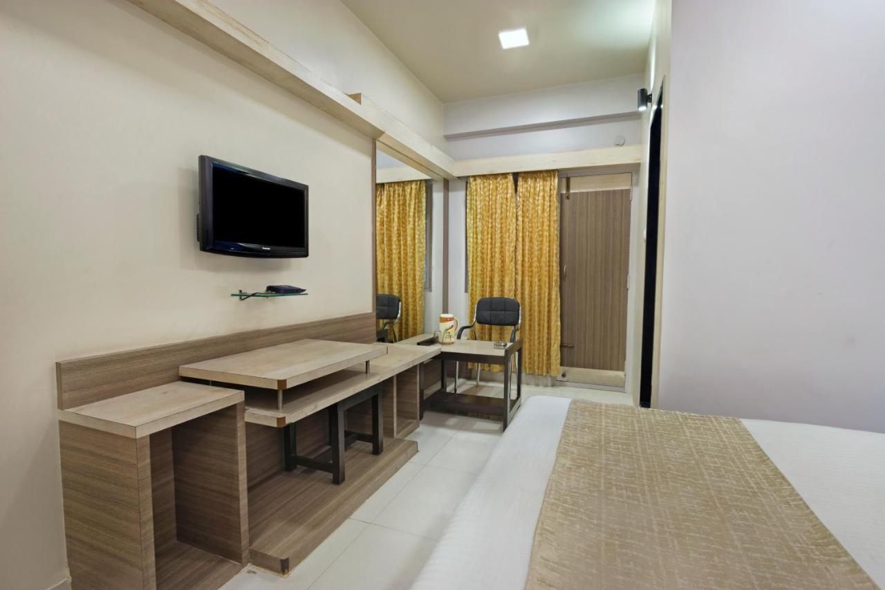 Mannars Deluxe Lodge Mysore Bagian luar foto