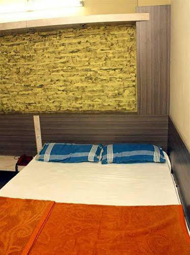 Mannars Deluxe Lodge Mysore Bagian luar foto