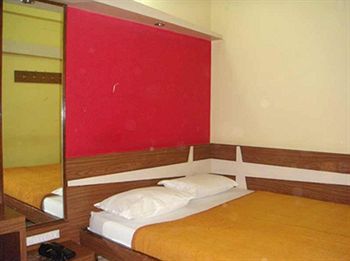 Mannars Deluxe Lodge Mysore Bagian luar foto