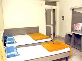 Mannars Deluxe Lodge Mysore Bagian luar foto