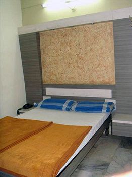 Mannars Deluxe Lodge Mysore Bagian luar foto